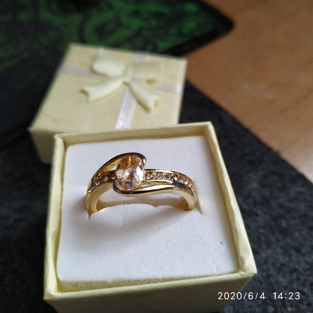 18K goud vergulde ring met witte zirkoon, 18 tot 19, Nieuw, Ophalen of Verzenden, Met edelsteen