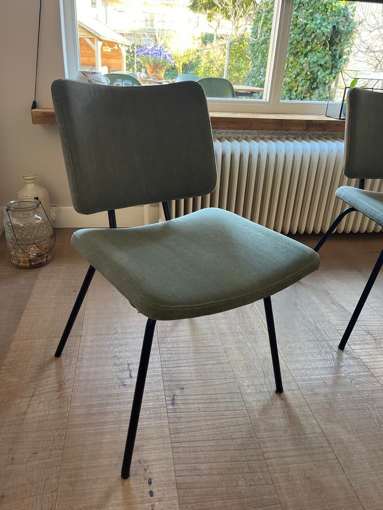 Eetkamerstoelen groen met zwart metalen frame, Ophalen, 50 tot 100 cm, Zo goed als nieuw, Metaal