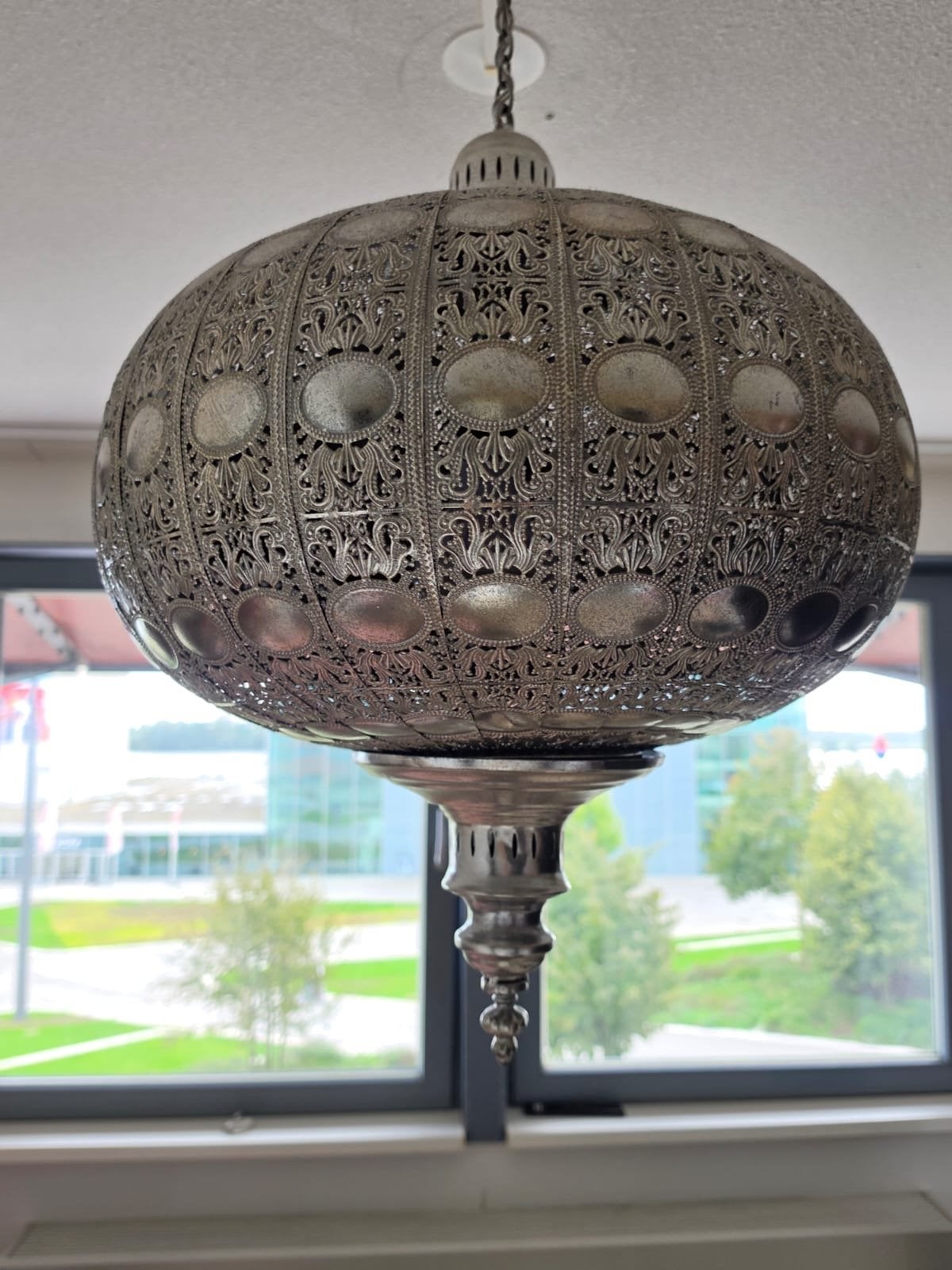 Grote zilverkleurige Marokkaanse filigrain hanglamp, Huis en Inrichting, Ophalen, Marrokaans Oosters, E27 (groot), Zo goed als nieuw