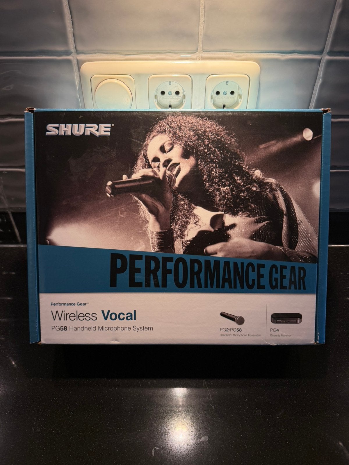 Shure draadloze microfoon Beta 58A Met PG4  674-686 MHz, Ophalen of Verzenden, Zo goed als nieuw
