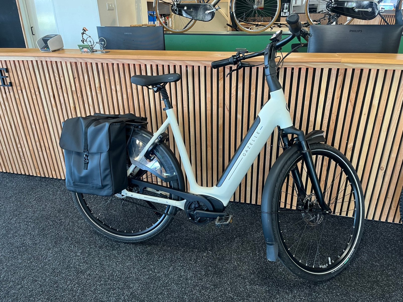 Gazelle Grenoble C5  Z.G.A.N, Ophalen, Zo goed als nieuw, 59 cm of meer, 50 km per accu of meer