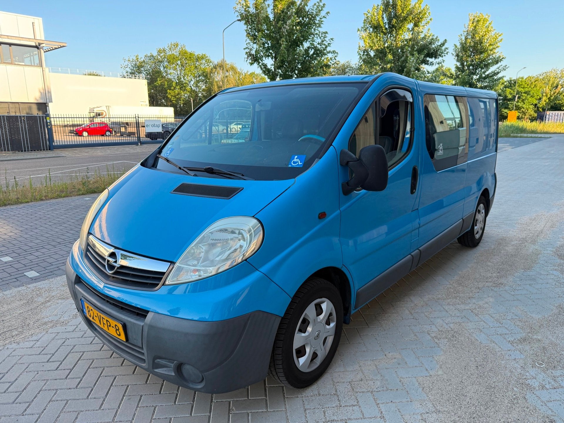 Opel Vivaro 2.0 CDTI L2H1 DC (bj 2007) Airco Rolstoelbus Cam, Auto's, Bestelauto's, Voorwielaandrijving, Stof, 4 cilinders, Blauw