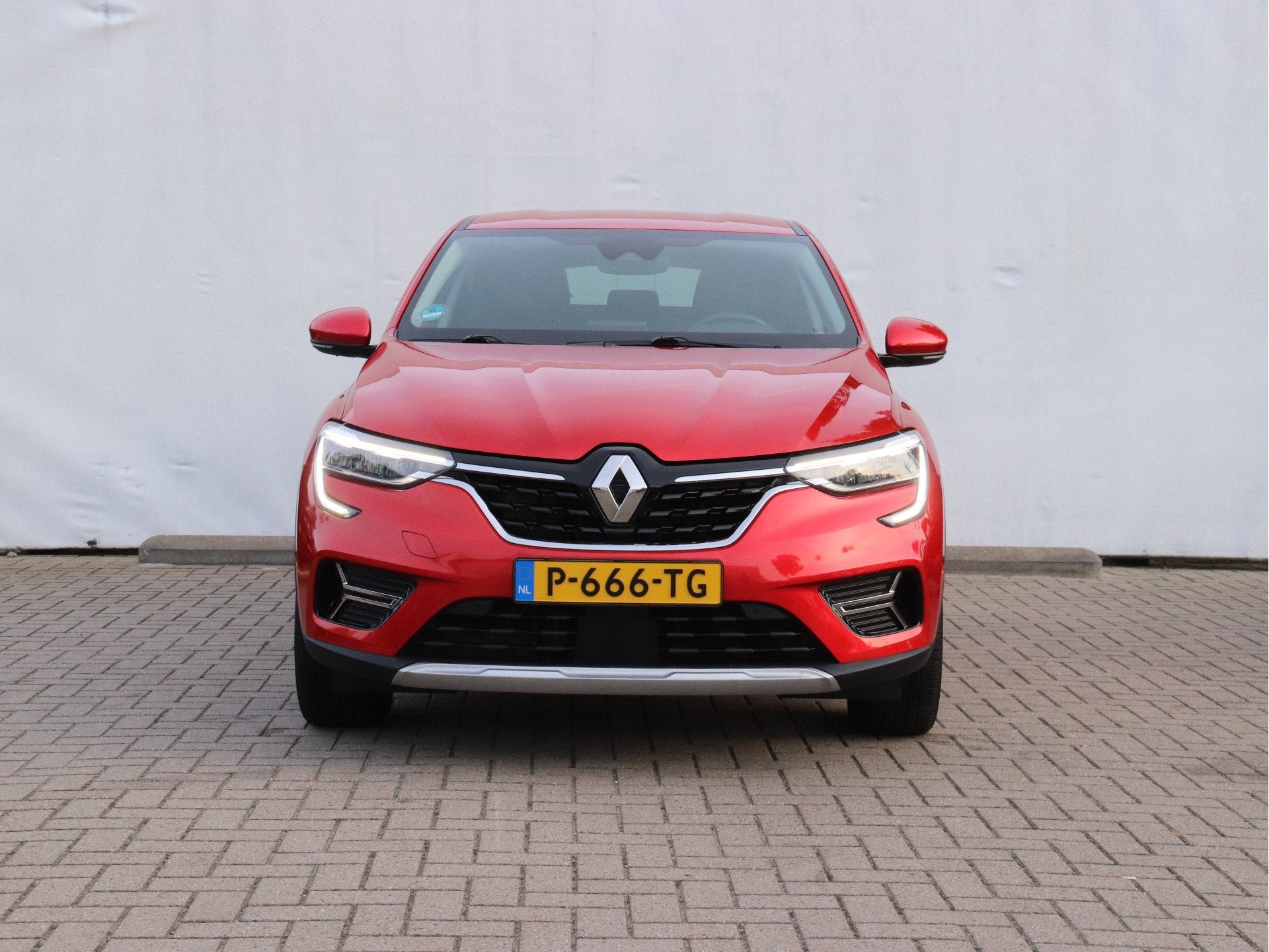 Renault Arkana 1.3 TCe 140 EDC AUTOMAAT / CAMERA / TREKHAAK, Gebruikt, 4 cilinders, Leder en Stof, SUV of Terreinwagen