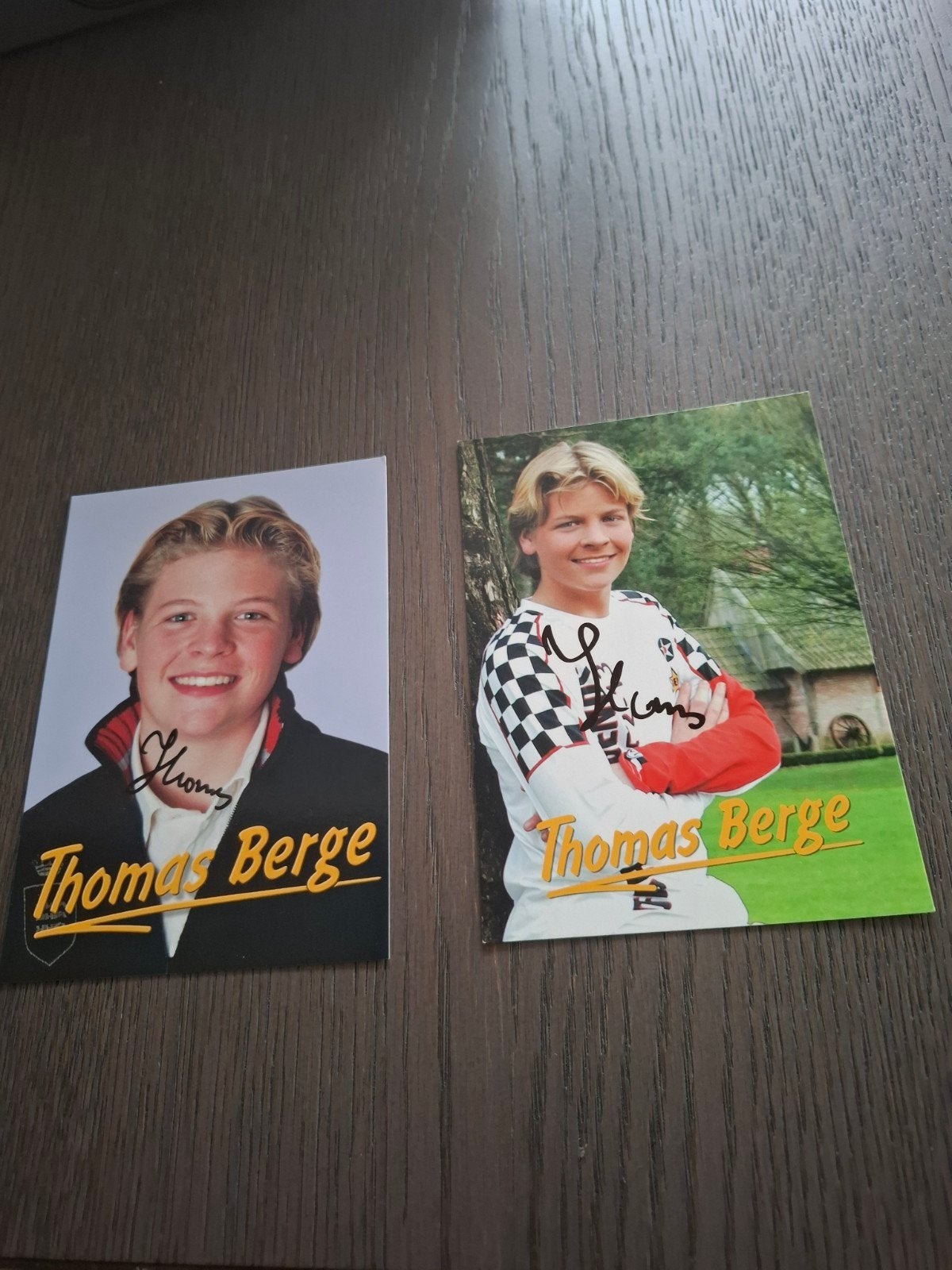 Twee fotokaarten met handtekening van zanger Thomas Berge, Verzamelen, Ophalen, Zo goed als nieuw, Foto of Kaart, Gesigneerd