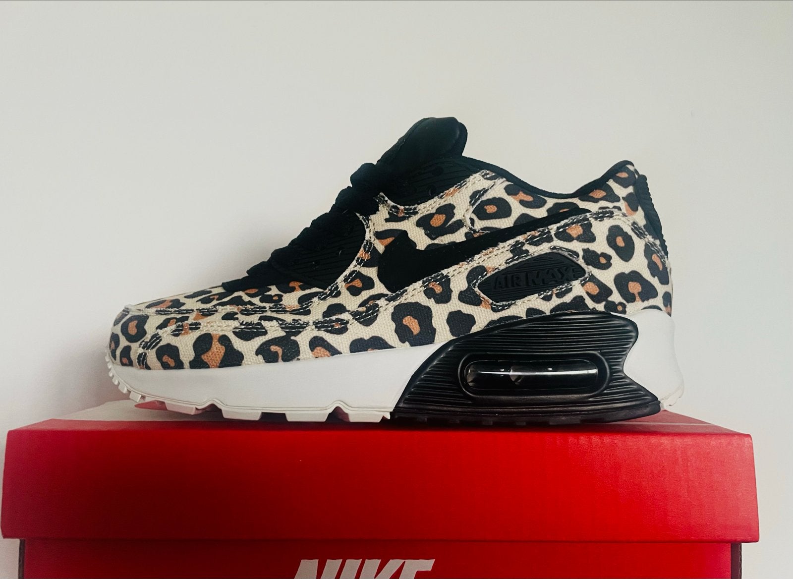 Nike Air Max 90 Animal ID Leopard 37, Kleding | Dames, Schoenen, Overige kleuren, Nieuw, Ophalen of Verzenden, Sneakers of Gympen