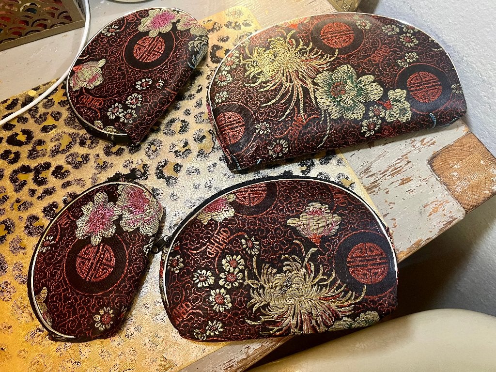 Vintage chinese japanse satijnen 4x toilettassen set clutch, Ophalen of Verzenden, Zo goed als nieuw, Meerkleurig, Dame
