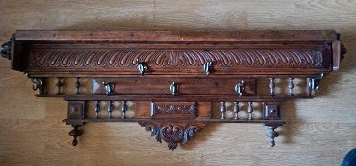 Antieke houten kapstok met snijwerk en haken, Ophalen