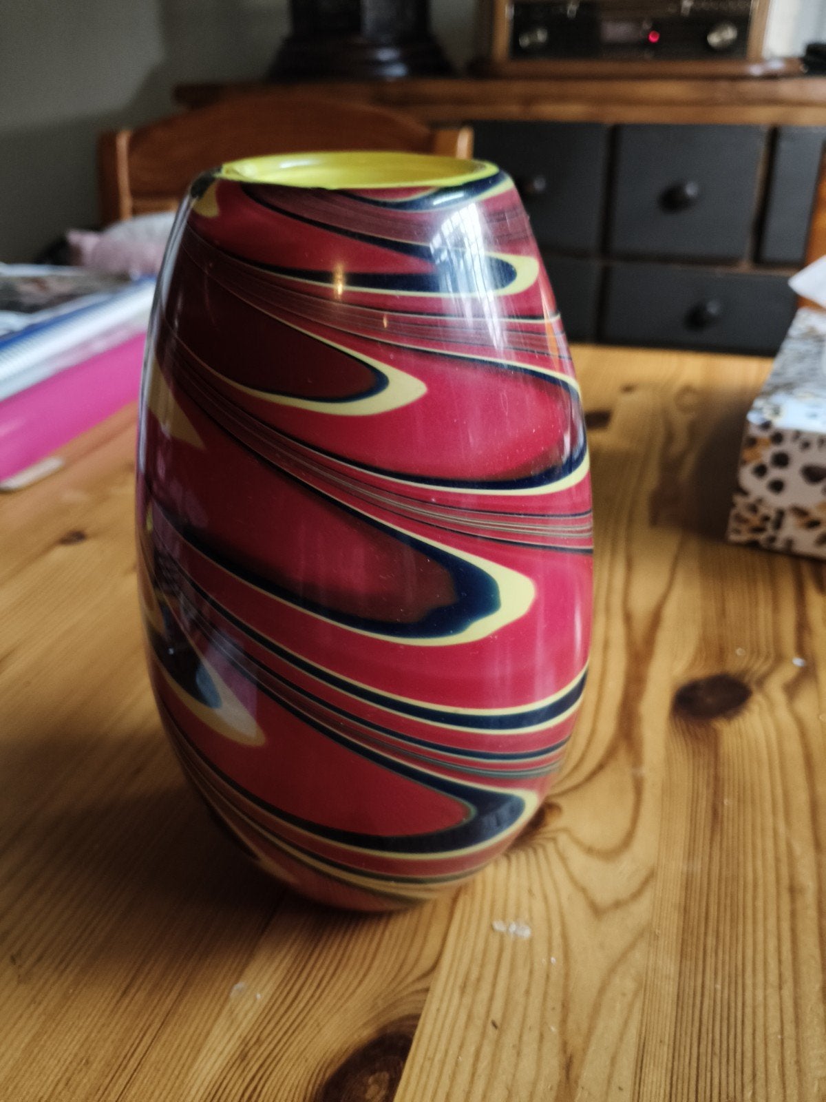 Kleurrijke glazen vaas met swirl patroon (Murano stijl) - Ro, Ophalen of Verzenden