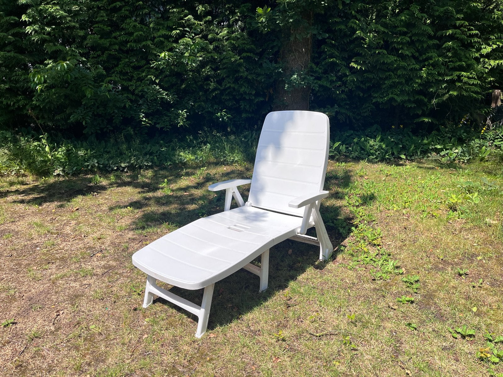 Jardin kunststof ligbed - Zeer nette staat, inklapbaar, Tuin en Terras, Ligbedden, Ophalen, Zo goed als nieuw, Kunststof, Inklapbaar