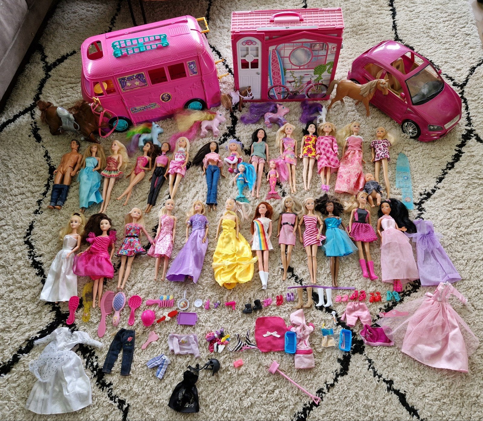 Grote Barbie set: poppen, camper, auto, huis en accessoires, Ophalen, Gebruikt, Barbie