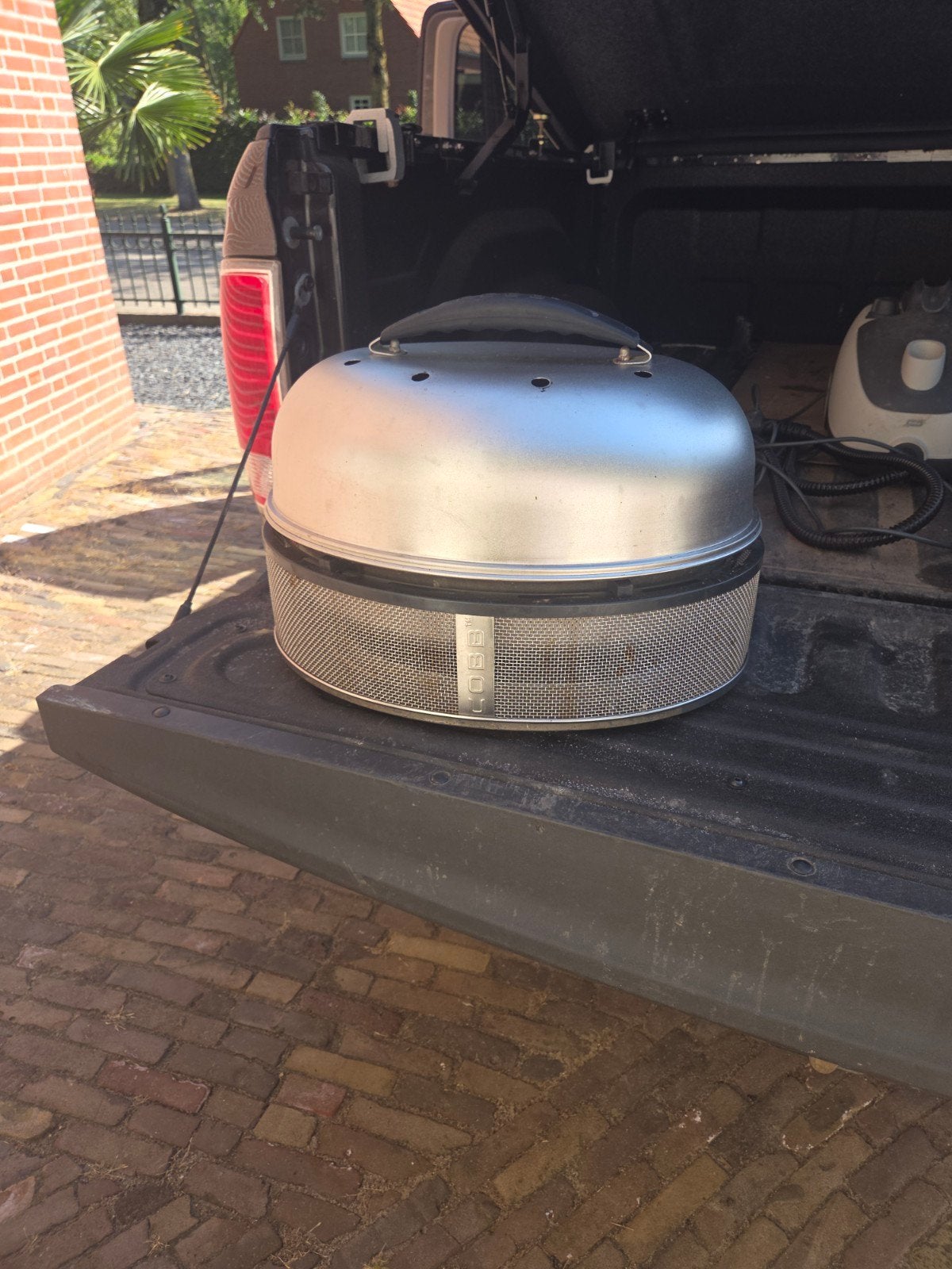 Cobb supreme bbq, Ophalen