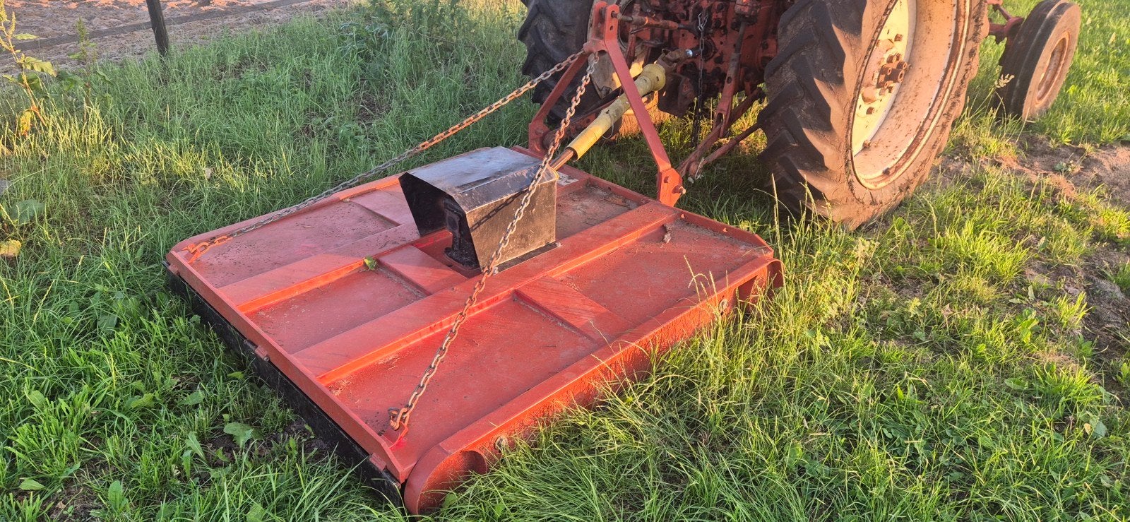 Robuuste weidebloter voor tractor, Ophalen