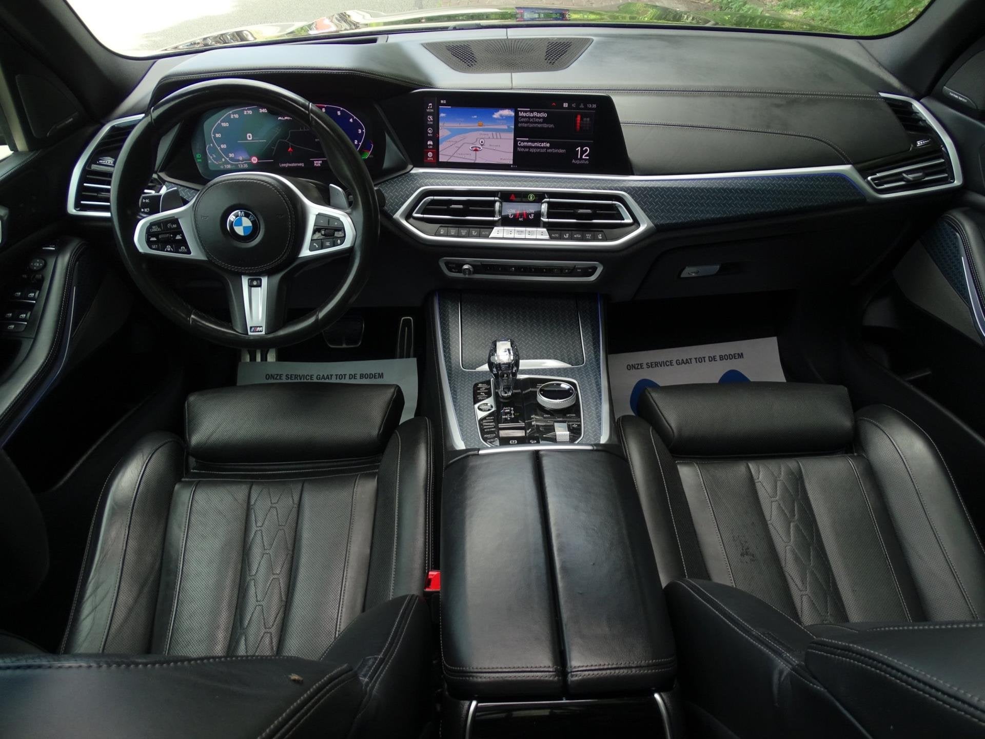 BMW X5 M50i High Executive - SKYLOUNGE - MAXTON DESIGN - LAS, Automaat, Gebruikt, 4395 cc, Zwart