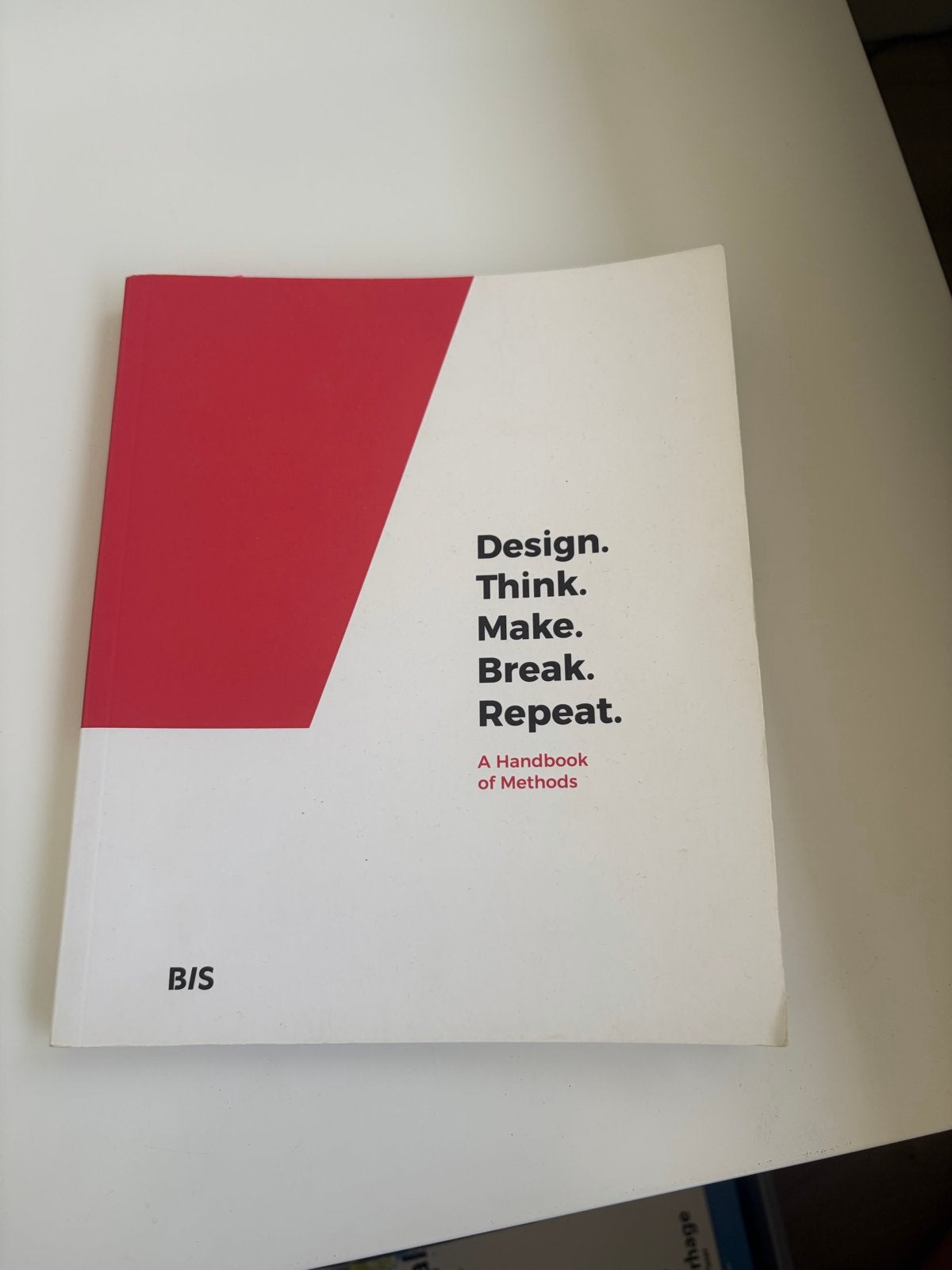 Design. Think. Make. Break. Repeat. Studieboek, Madeleine Borthwick; Cara Wrigley; Martin Tomitsch, Ophalen of Verzenden, Zo goed als nieuw