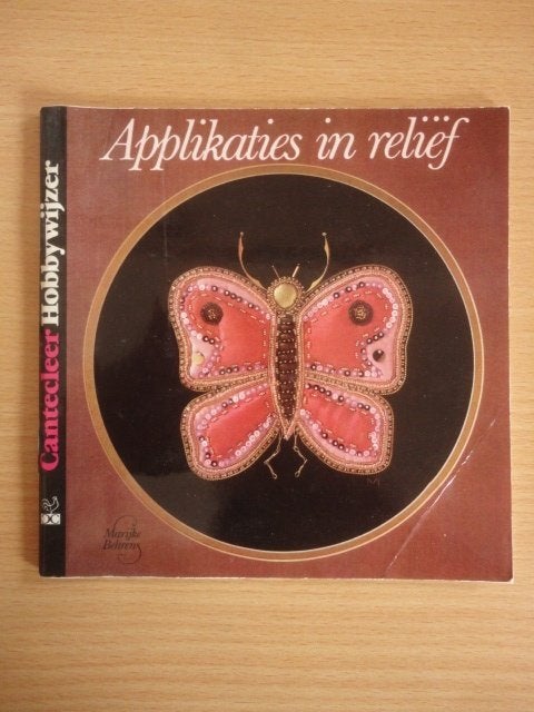 Te koop: Applikaties in reliëf - Marijke Behrens, Ophalen of Verzenden, Gelezen, Marijke Behrens
