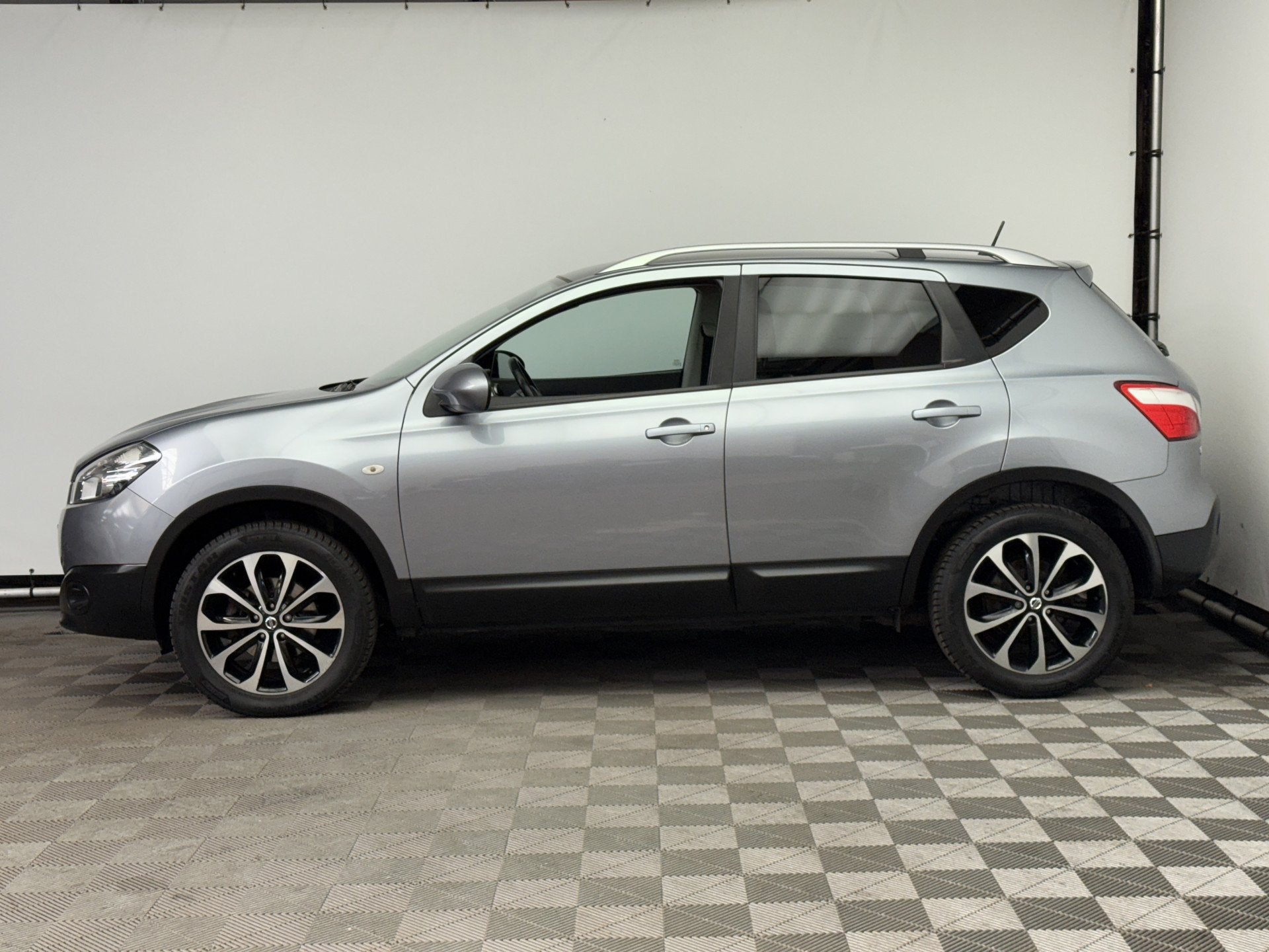 Nissan QASHQAI 1.6 Connect Edition Navi Camera Trekhaak NL A, Voorwielaandrijving, Stof, Gebruikt, 4 cilinders
