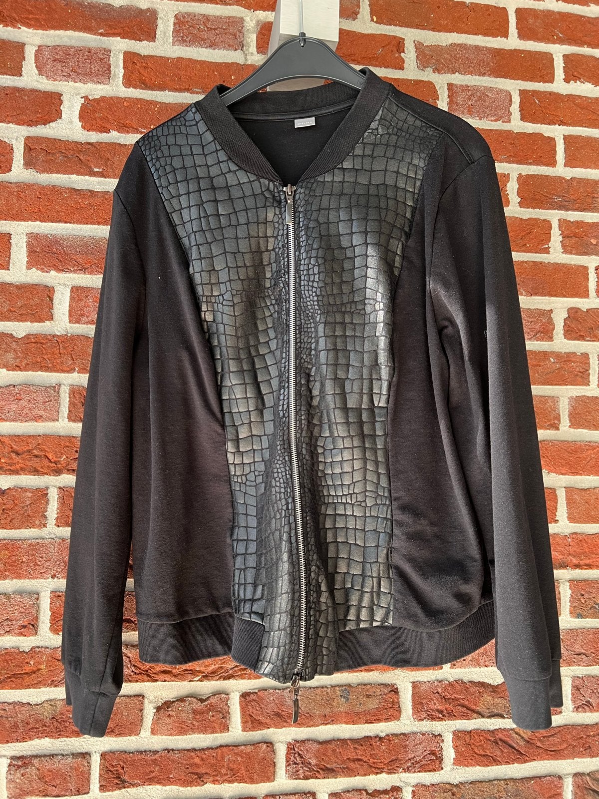 Privacy Zwarte Bomberjack met Krokodillenprint, Verzenden, Zo goed als nieuw, Maat 42/44 (L), Zwart
