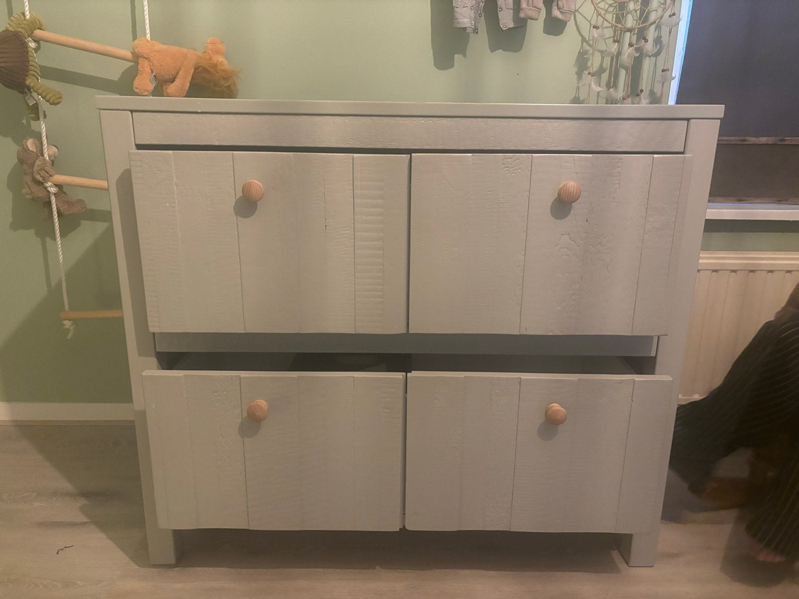 Foto 3 van Stevige Stoere Commode Stapelgoed - Groen/Olijfgroen