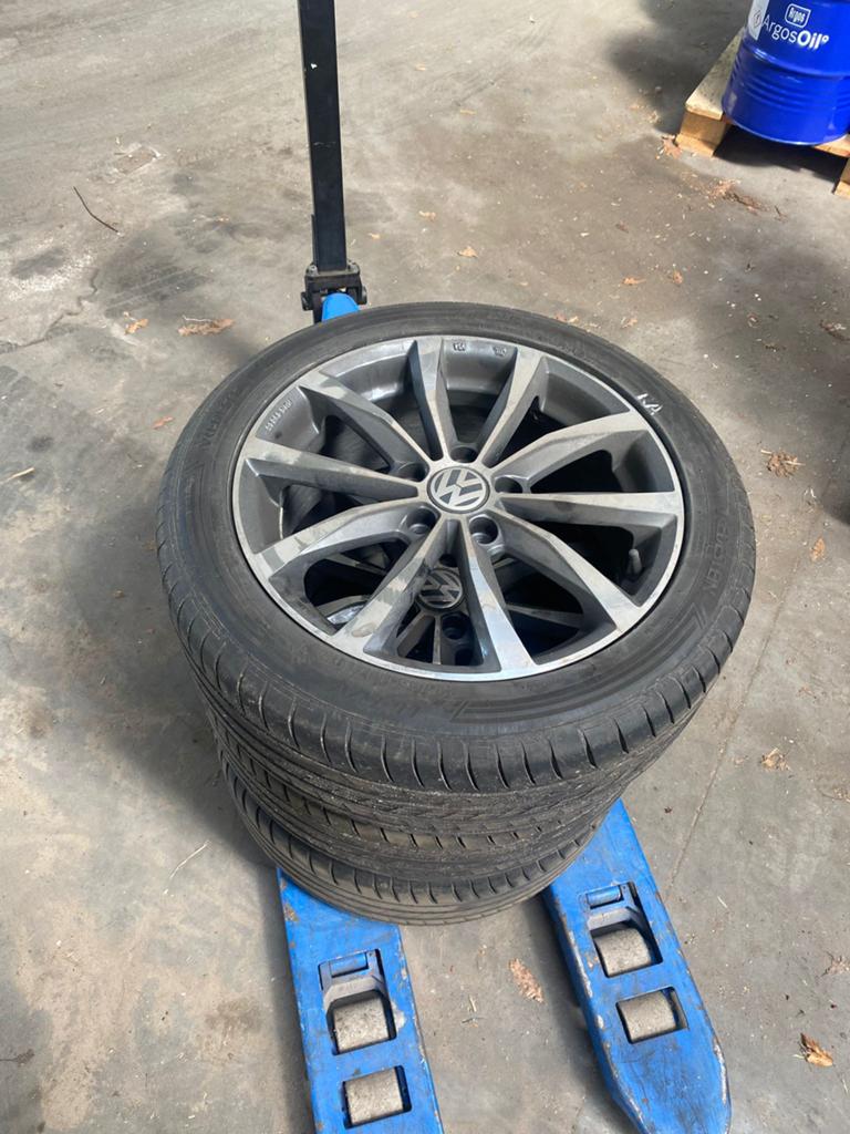 Originele VW velgen+Vredestein Ultrac zomerbanden 225/45 R17, Ophalen, Gebruikt
