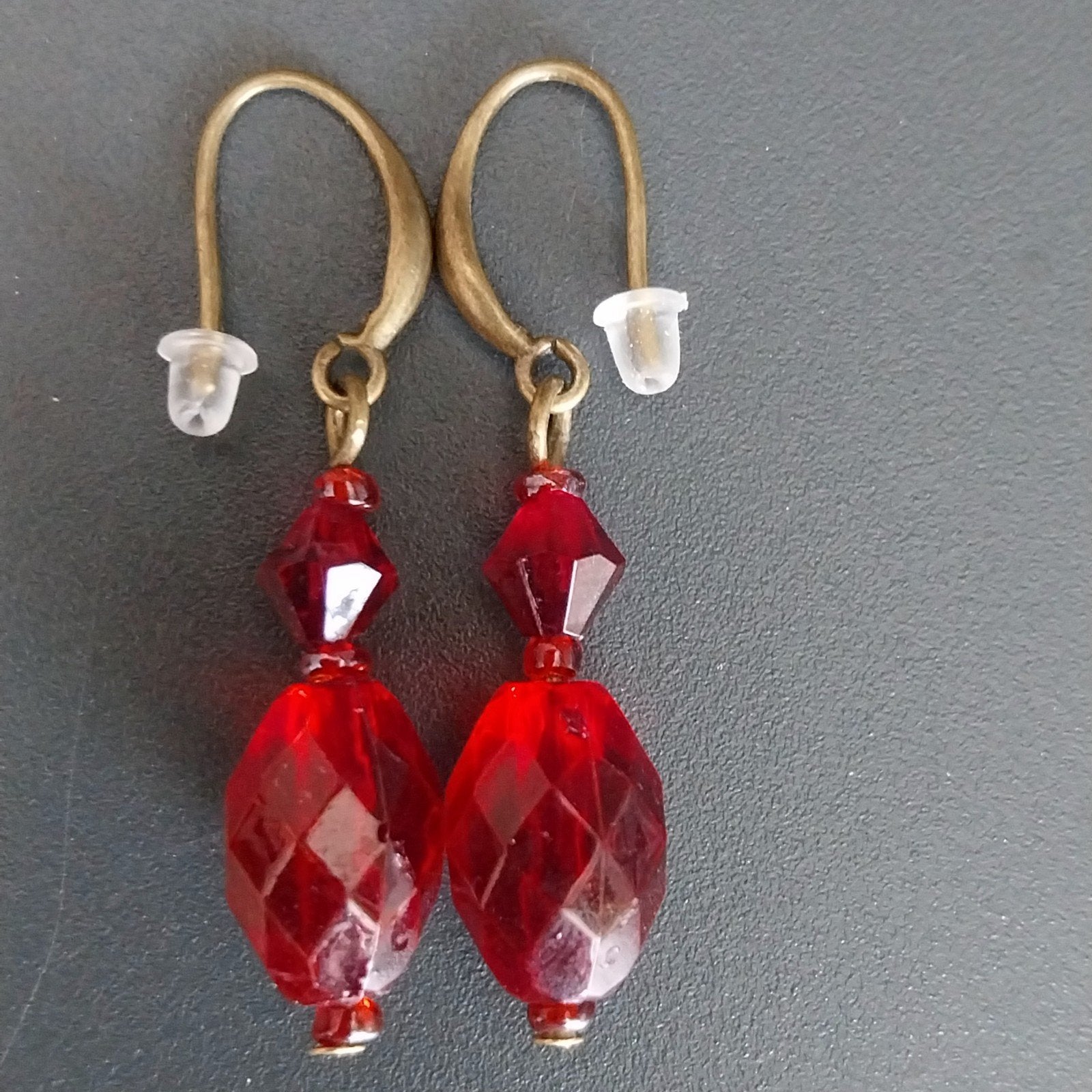 Rode vintage oorbellen met facetkralen #8445, Sieraden, Tassen en Uiterlijk, Overige materialen, Verzenden, Rood, Hangers