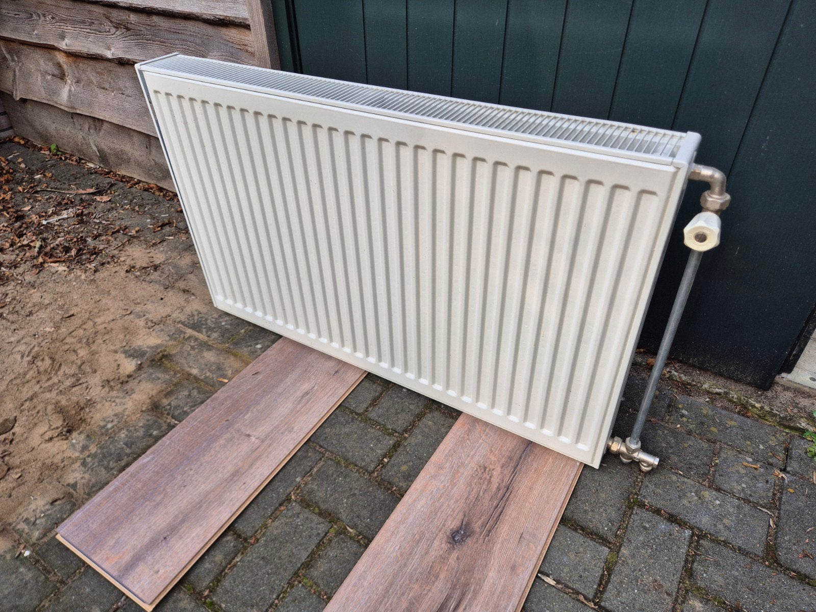 Nette radiator 100x10x60 cm met 2 convectorvinnen, Doe-het-zelf en Verbouw, Ophalen, 30 tot 80 cm, Gebruikt, Radiator