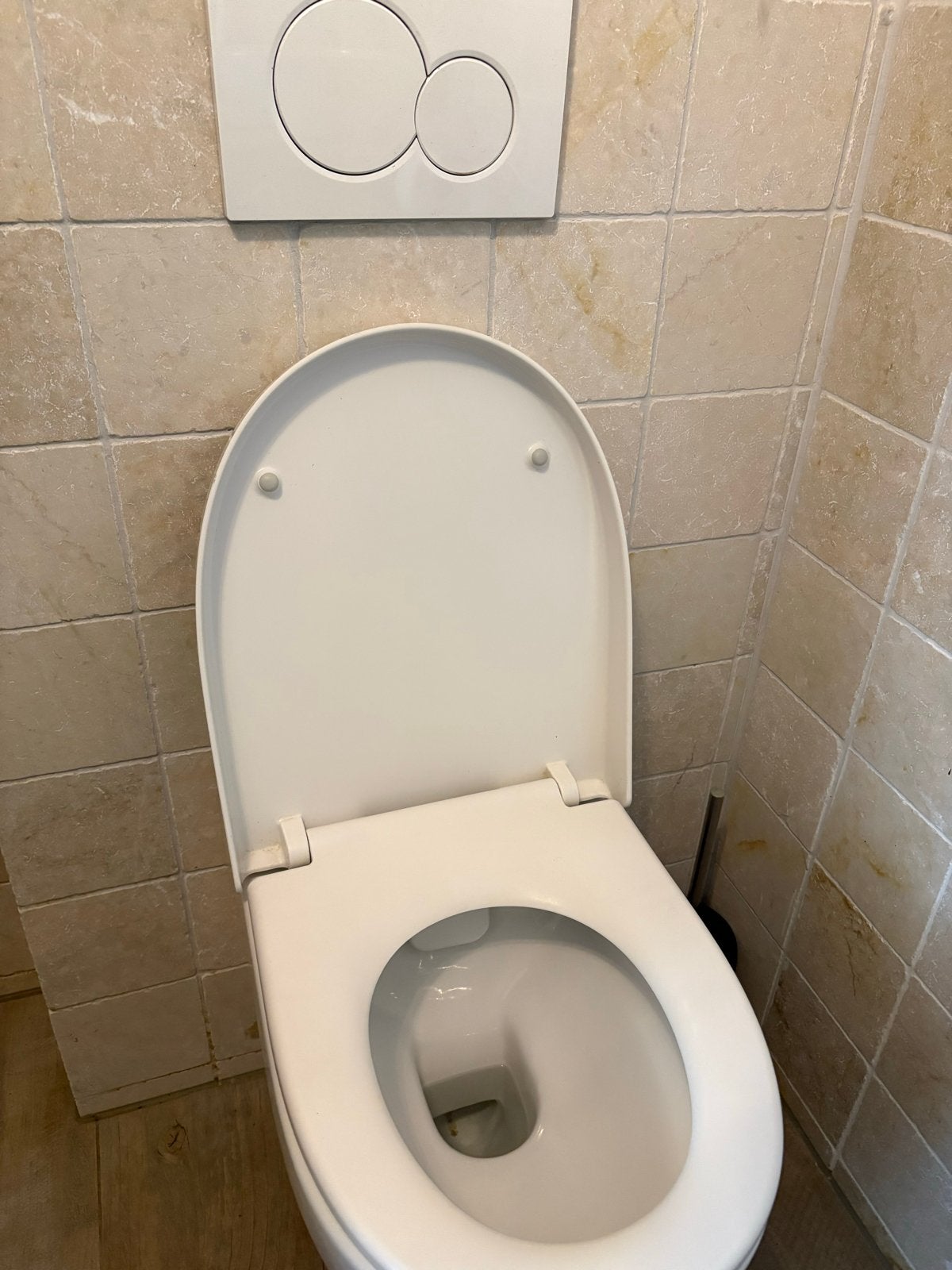 Wandhangend Toilet met Geberit Inbouwreservoir, Doe-het-zelf en Verbouw, Ophalen, Gebruikt, Steen, Toilet