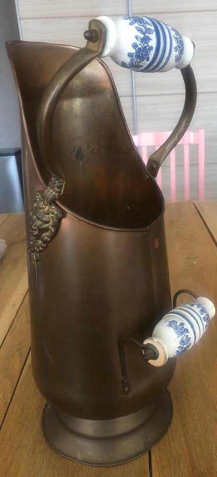 koperen kolenkit 45 cm porseleinen handvat en leeuwekop, Ophalen of Verzenden