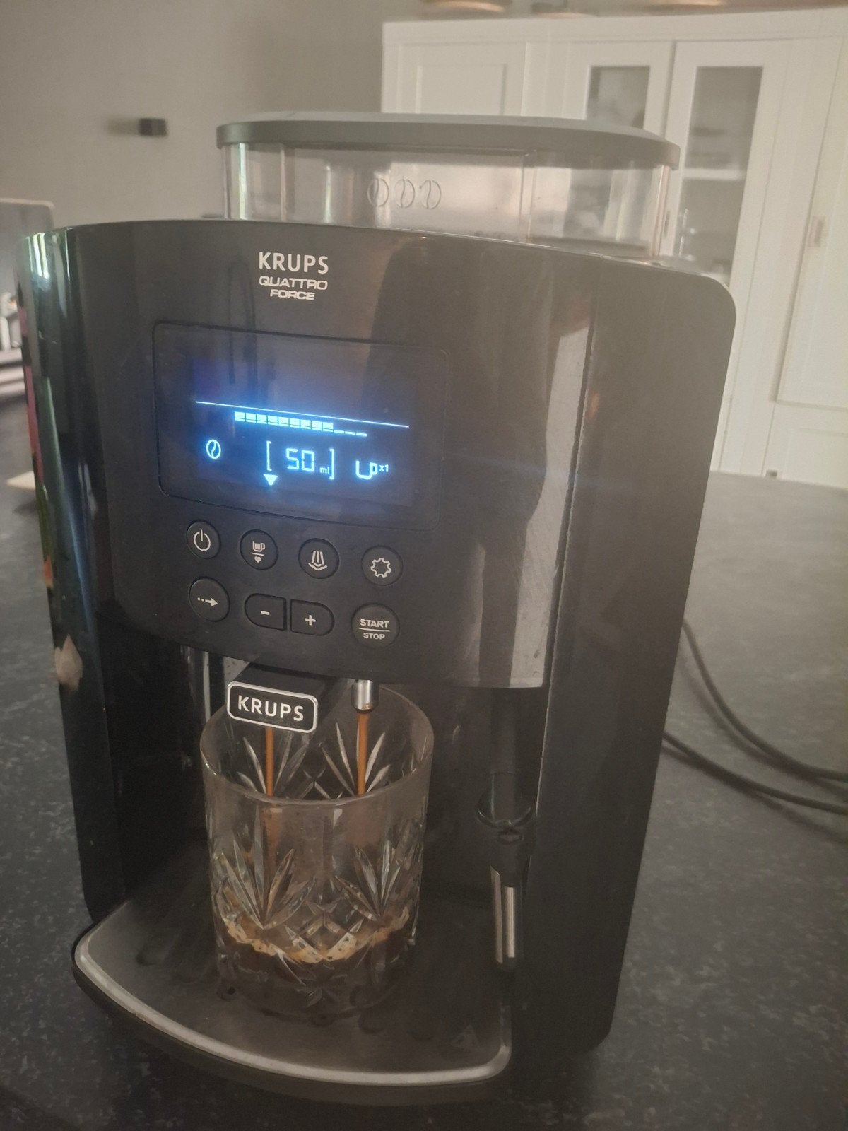 Krups Quattro Force Koffiemachine, Afneembaar waterreservoir, Koffiemachine, 4 tot 10 kopjes, Koffiebonen