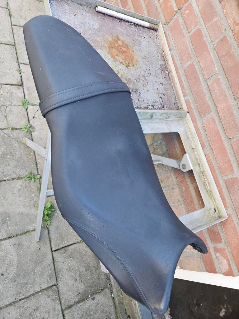 Zadel street triple, Ophalen of Verzenden
