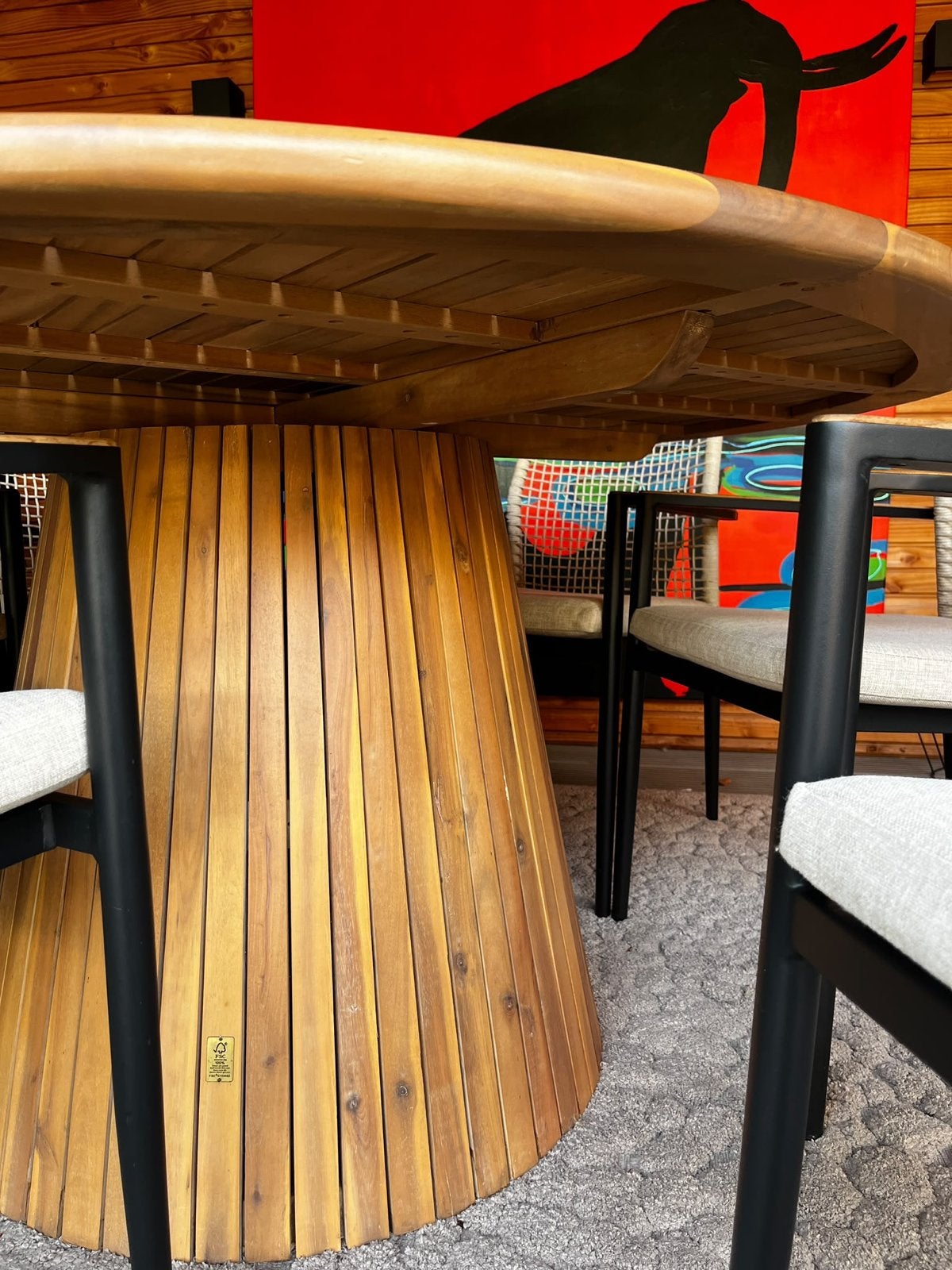 Foto 6 van Ronde eettafel met 6 stoelen - Teakhout en Wicker
