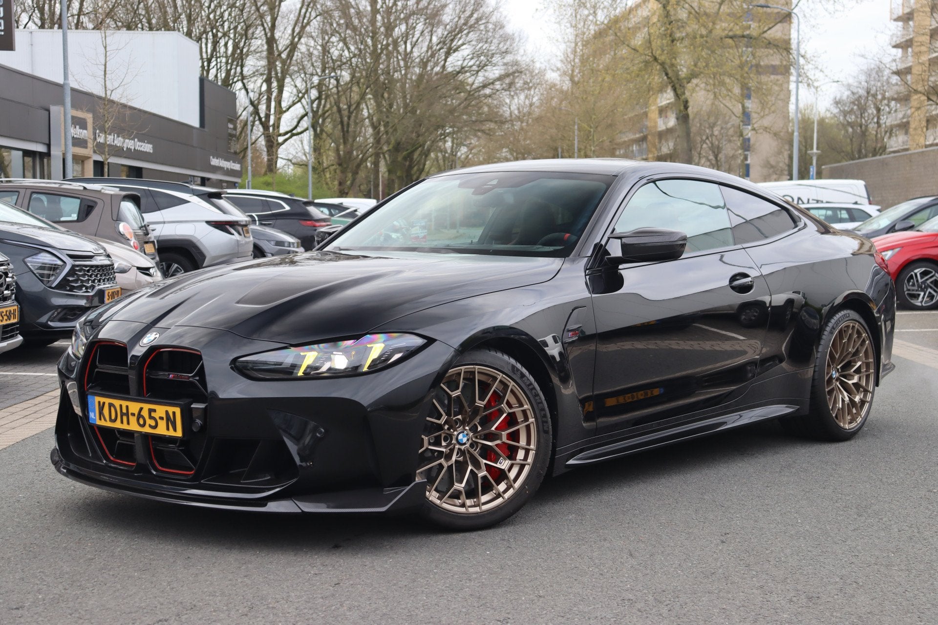 BMW M4 CS Automaat / M Drive Professional / M Carbon kuipsto, Auto's, BMW, Euro 6, Met garantie (alle), 4 stoelen, Zwart