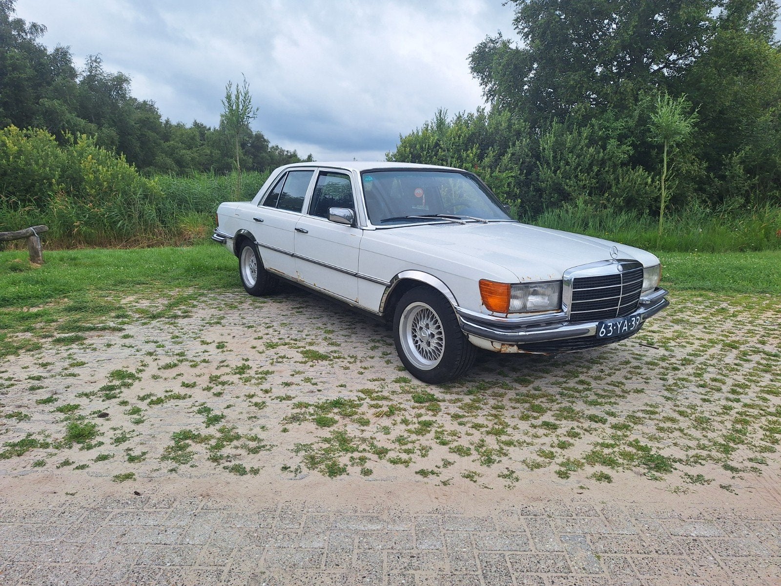 Mercedes-Benz 280s w116 goed rijdend, Auto's, Automaat, Achterwielaandrijving, Leder en Stof, Wit