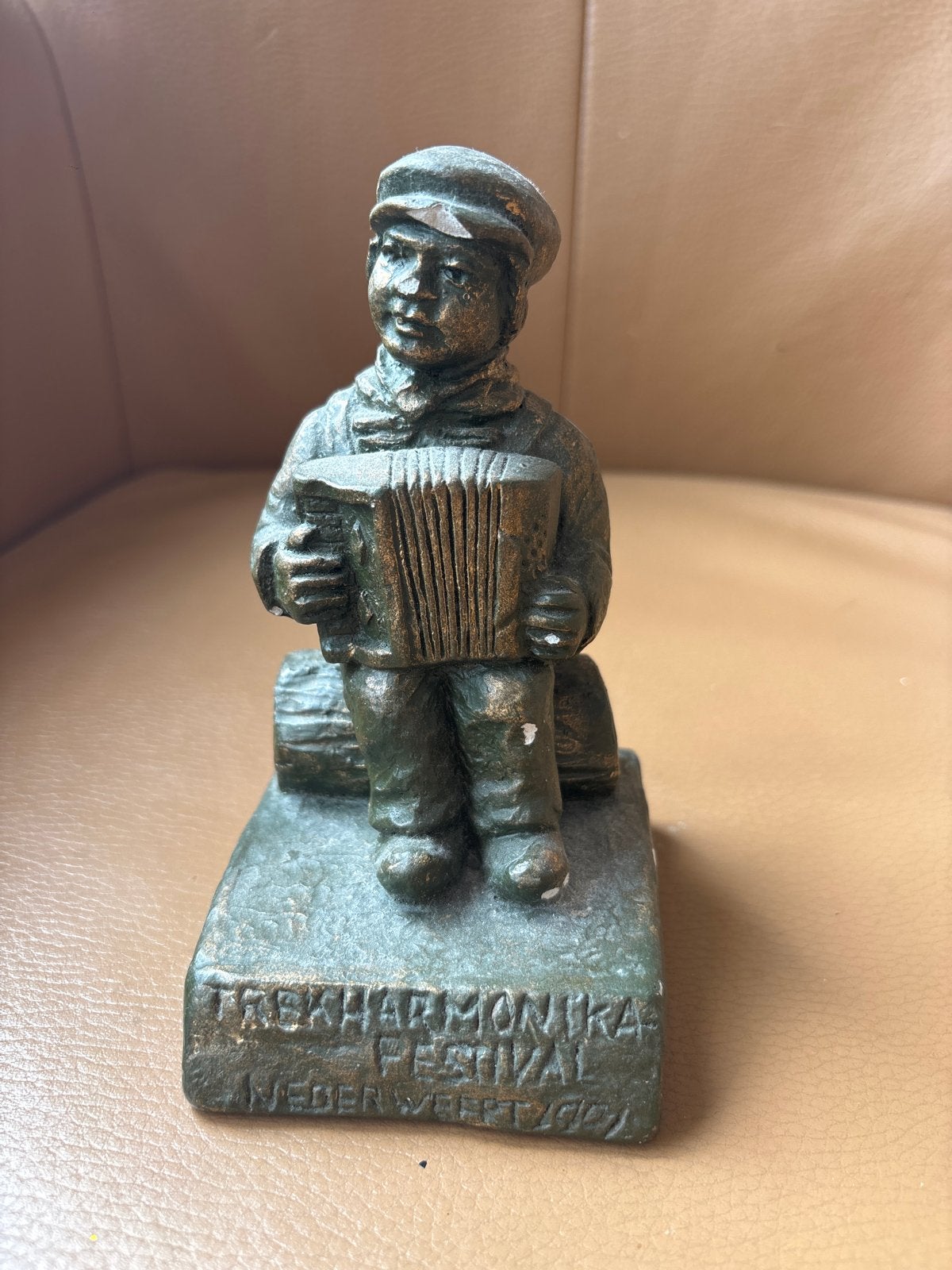 Vintage beeldje trekzakspeler - Trekharmonika Festival, Minder dan 20 cm, Ophalen of Verzenden, Gemerkt, Beeld