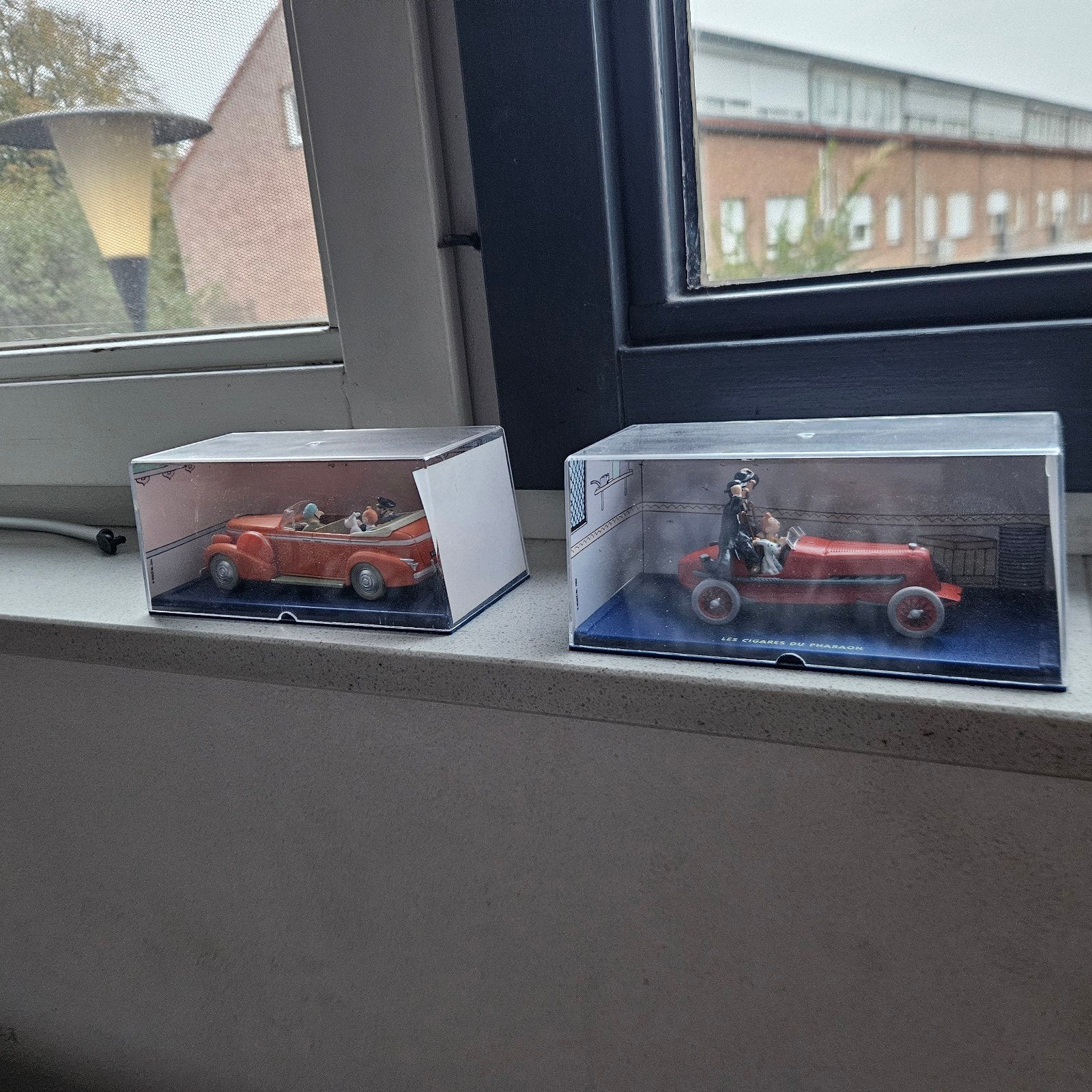 Set van 2 Kuifje modelauto's in vitrine, Auto, 1:32 tot 1:50, Zo goed als nieuw, Ophalen