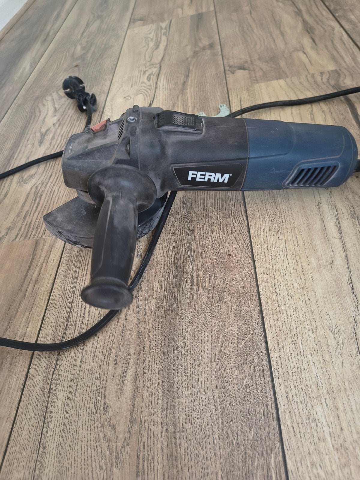 Ferm haakse slijper - schakelaar zit vast, Ophalen of Verzenden, Gebruikt, 700 tot 1000 watt, Haakse handslijpmachine