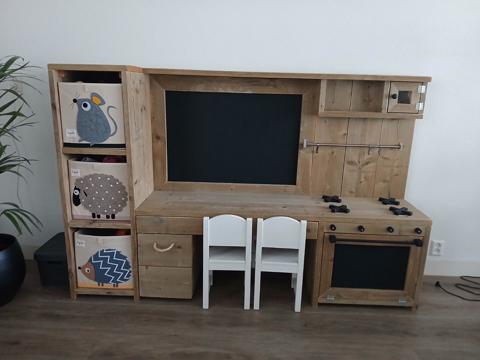 Speelkeuken incl. kinderstoeltjes en 3 sprouts opbergbakken, Ophalen, Zo goed als nieuw, Hout, Speelkeuken
