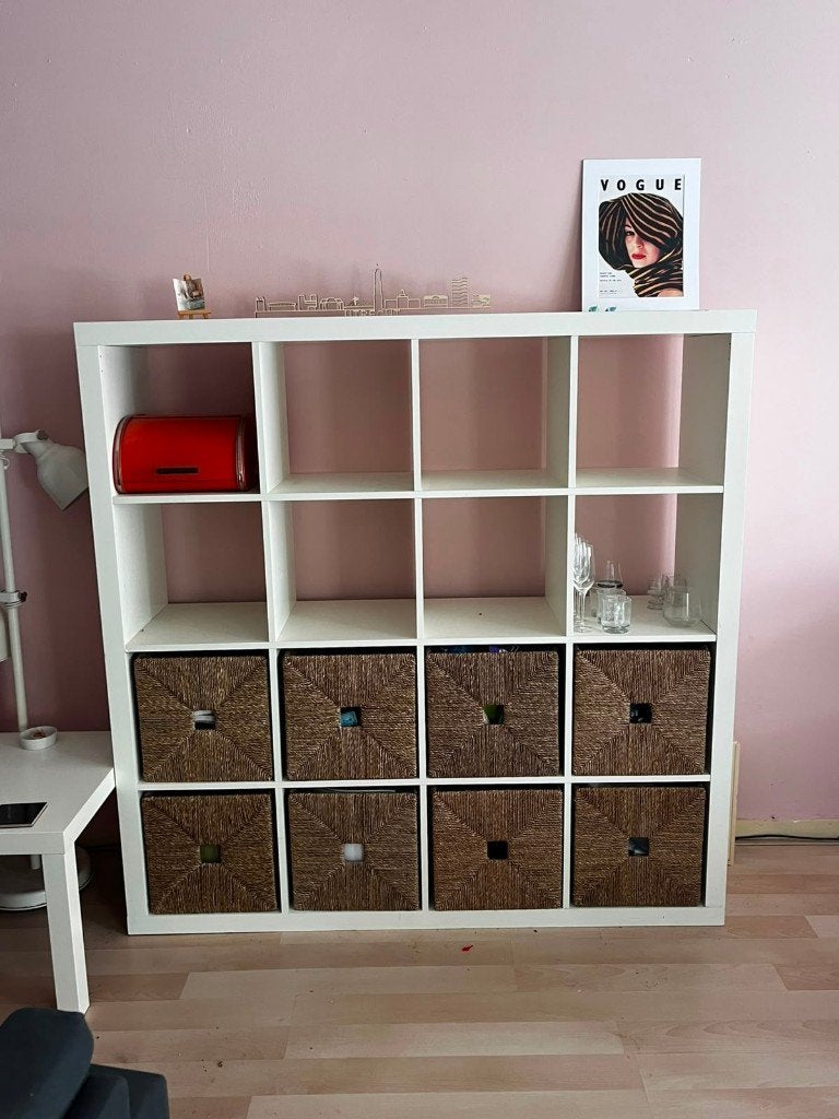 Ikea KALLAX wit + 8 BRANÄS rotan mandjes, Ophalen, Zo goed als nieuw