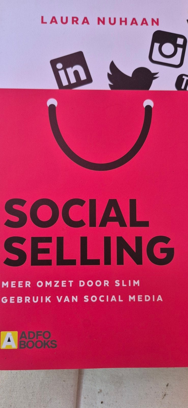 Laura Nuhaan - Social Selling NIEUW, Laura Nuhaan, Ophalen of Verzenden, Management, Zo goed als nieuw