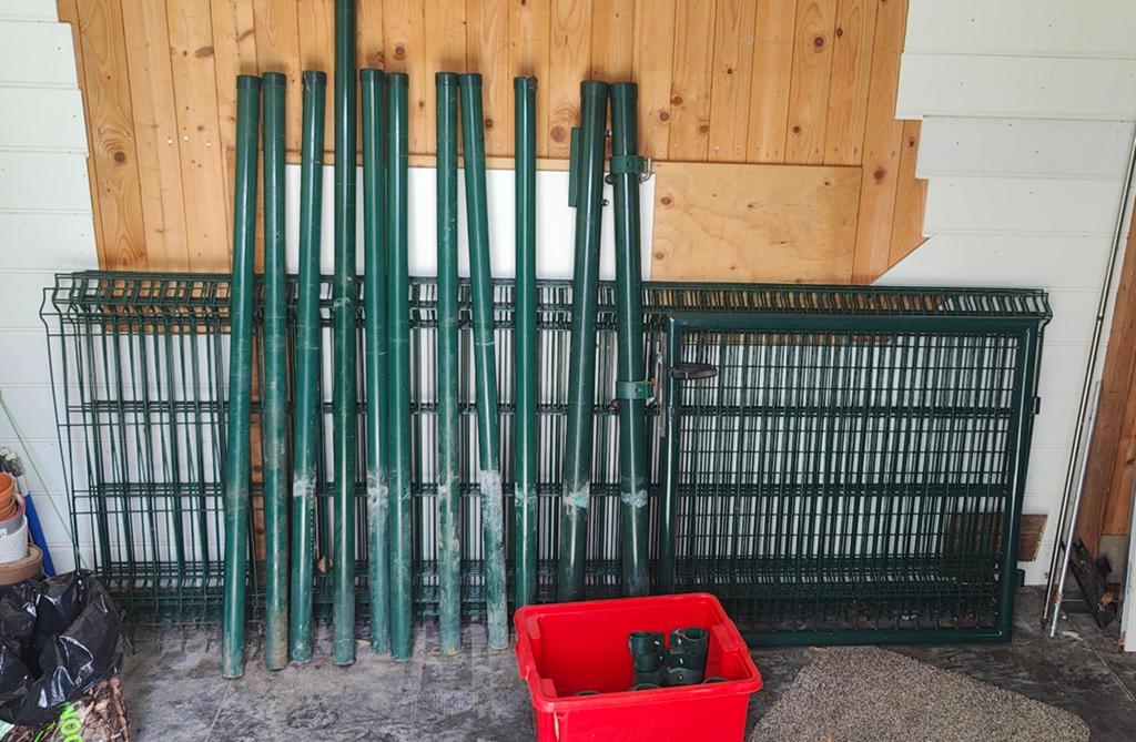 Groen Hekwerk met Poort - 18M, 83cm hoog, Ophalen, Met poort, Gebruikt, Enkelstaafmat hekwerk