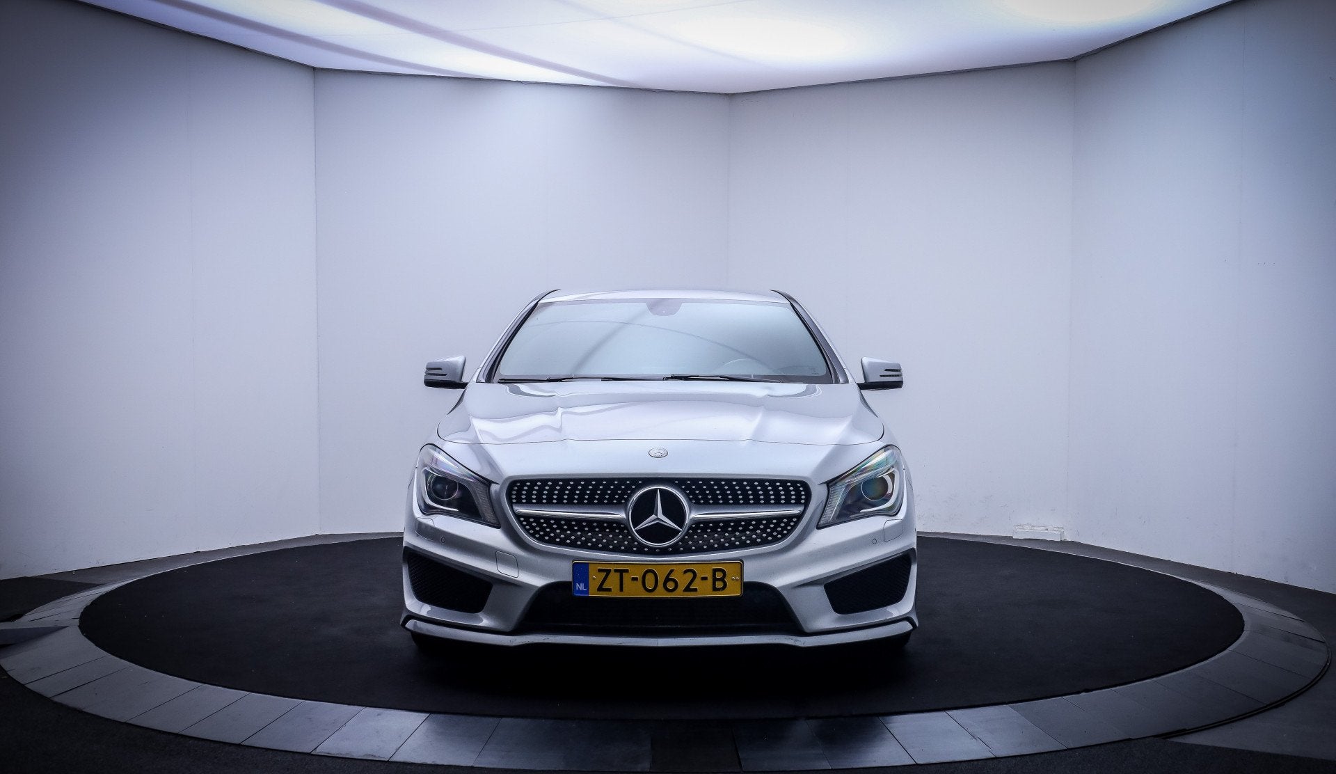 Mercedes-Benz CLA-Klasse 200 AMG Styling Edition 1 VOLL. LED, CLA, Gebruikt, Bedrijf, Handgeschakeld