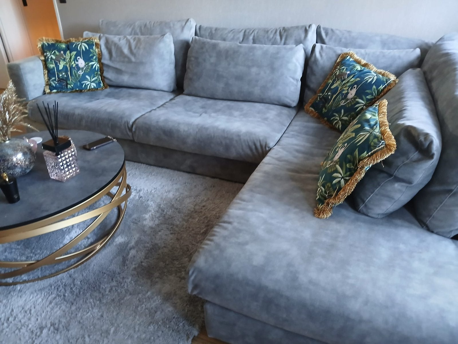 Mooie grijze velvet hoekbank met chaise longue 5 zits, Ophalen, Zo goed als nieuw