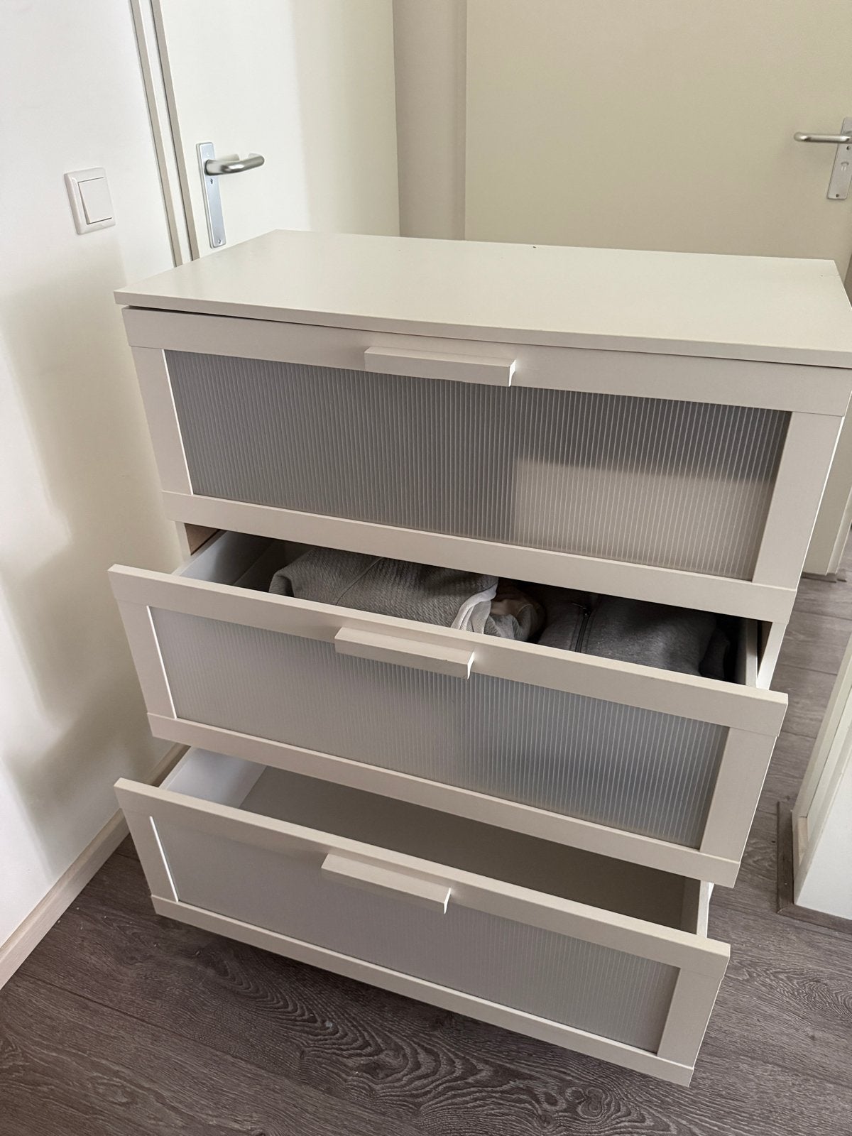 2x IKEA BRIMNES ladekast met 3 lades, Kunststof, Zo goed als nieuw, 3 of 4 laden, Minder dan 100 cm