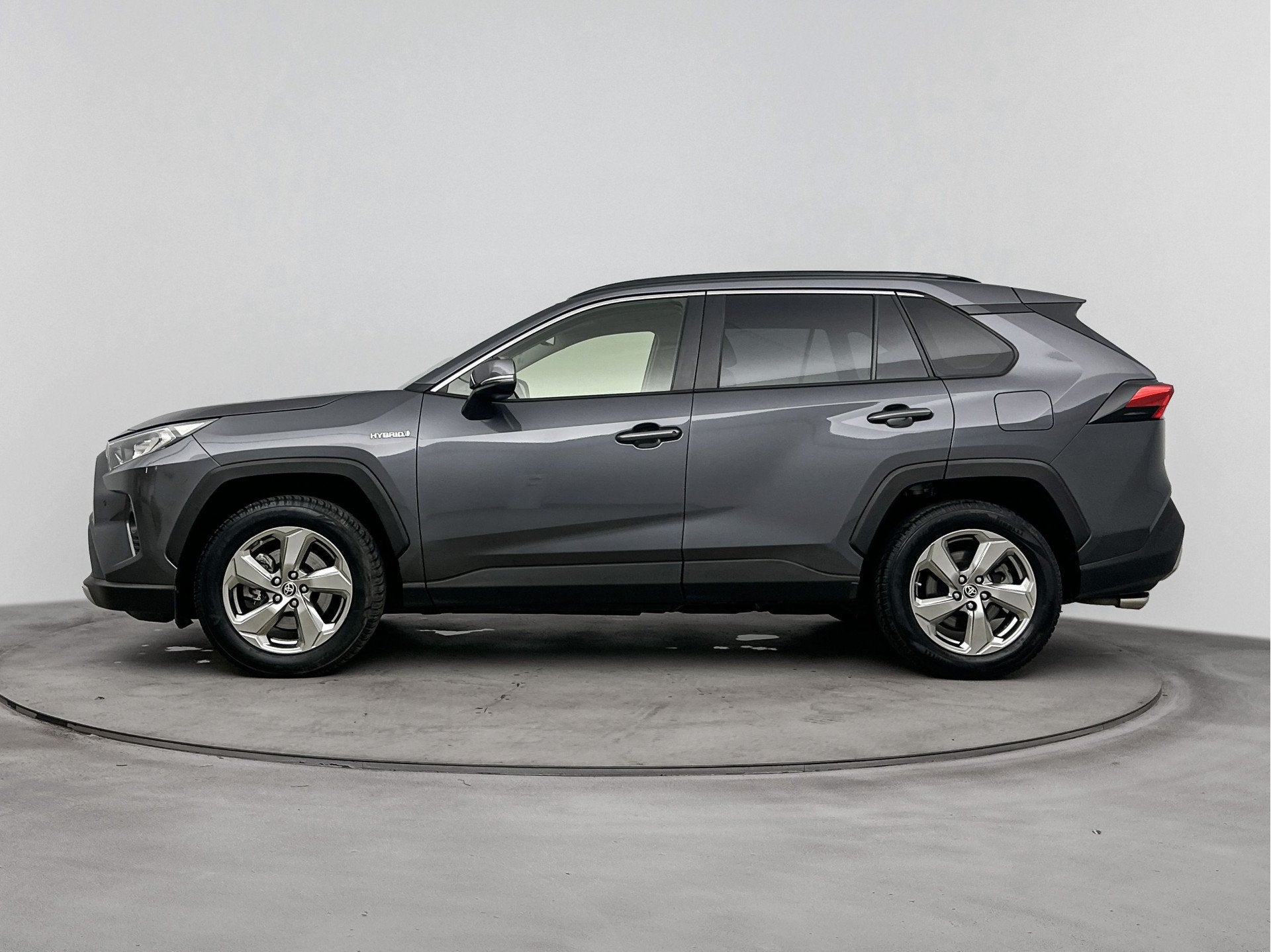 Toyota RAV4 2.5 Hybrid Dynamic (bj 2021, automaat), Auto's, Automaat, Gebruikt, Zwart, 218 pk