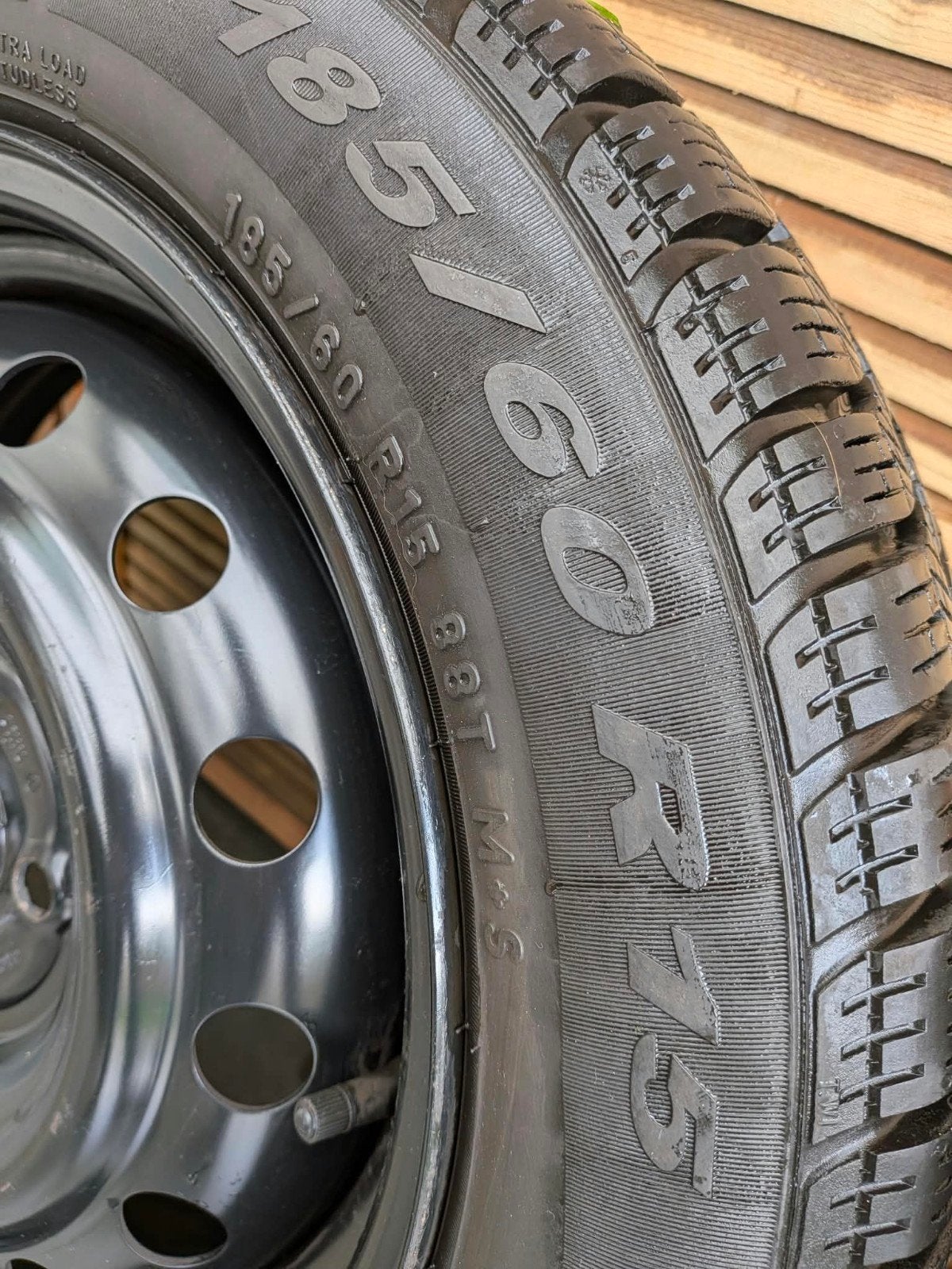 Stalen velgen met Pirelli winterbanden 185/60 R15, Auto-onderdelen, Ophalen, Gebruikt, 15 inch, Banden en Velgen