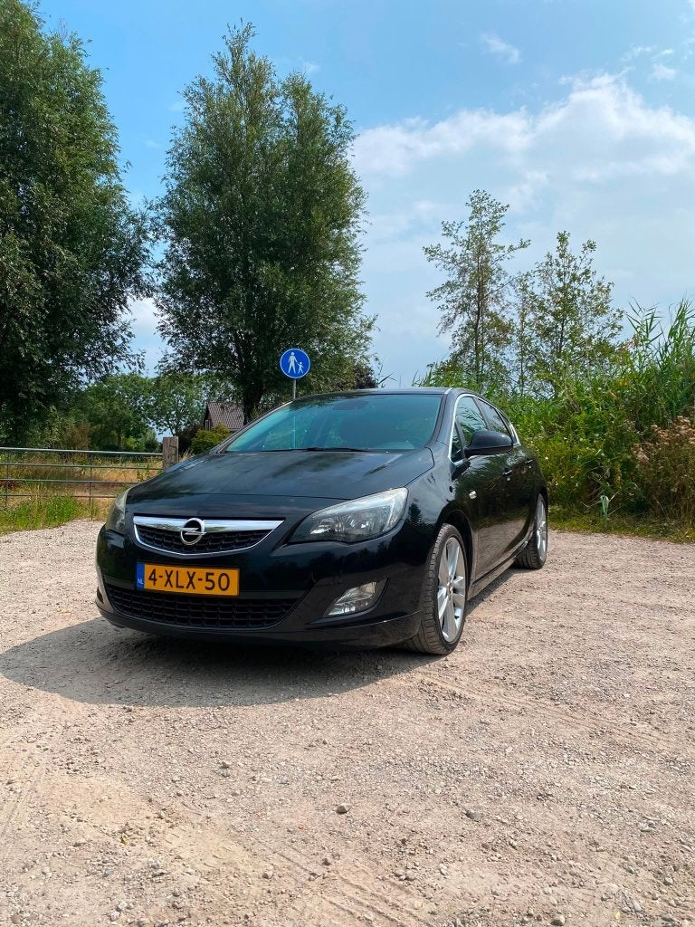 Opel Astra 1.4 Turbo Ecotec 103KW 5-D 2011 Zwart, Auto's, Voorwielaandrijving, Euro 5, 4 cilinders, Zwart
