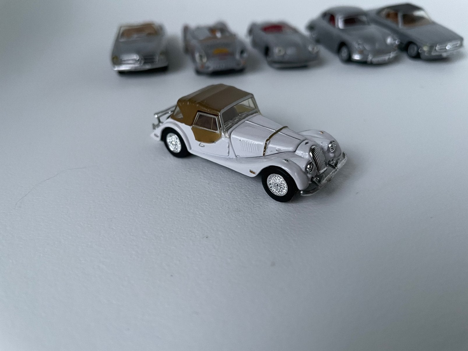 model Morgan (4 +4 4/4 Six plus 8), wit, 1/72 Schuco, Ophalen of Verzenden, Gebruikt, Auto