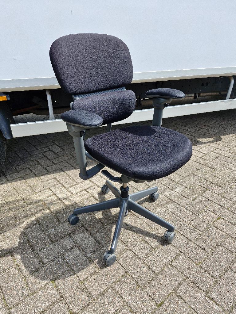 Partij 15x Zeer zware KI Impulse ergonomische bureaustoelen, Postbus, Zwart, Ophalen of Verzenden, KI