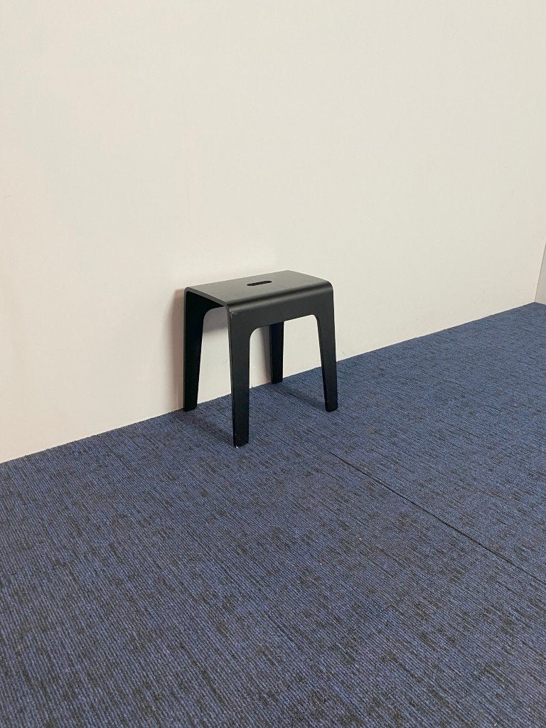 Kruk Bla Station Bimbo - design Peter Brandt - zwart, Huis en Inrichting, Ophalen, Gebruikt, Hout