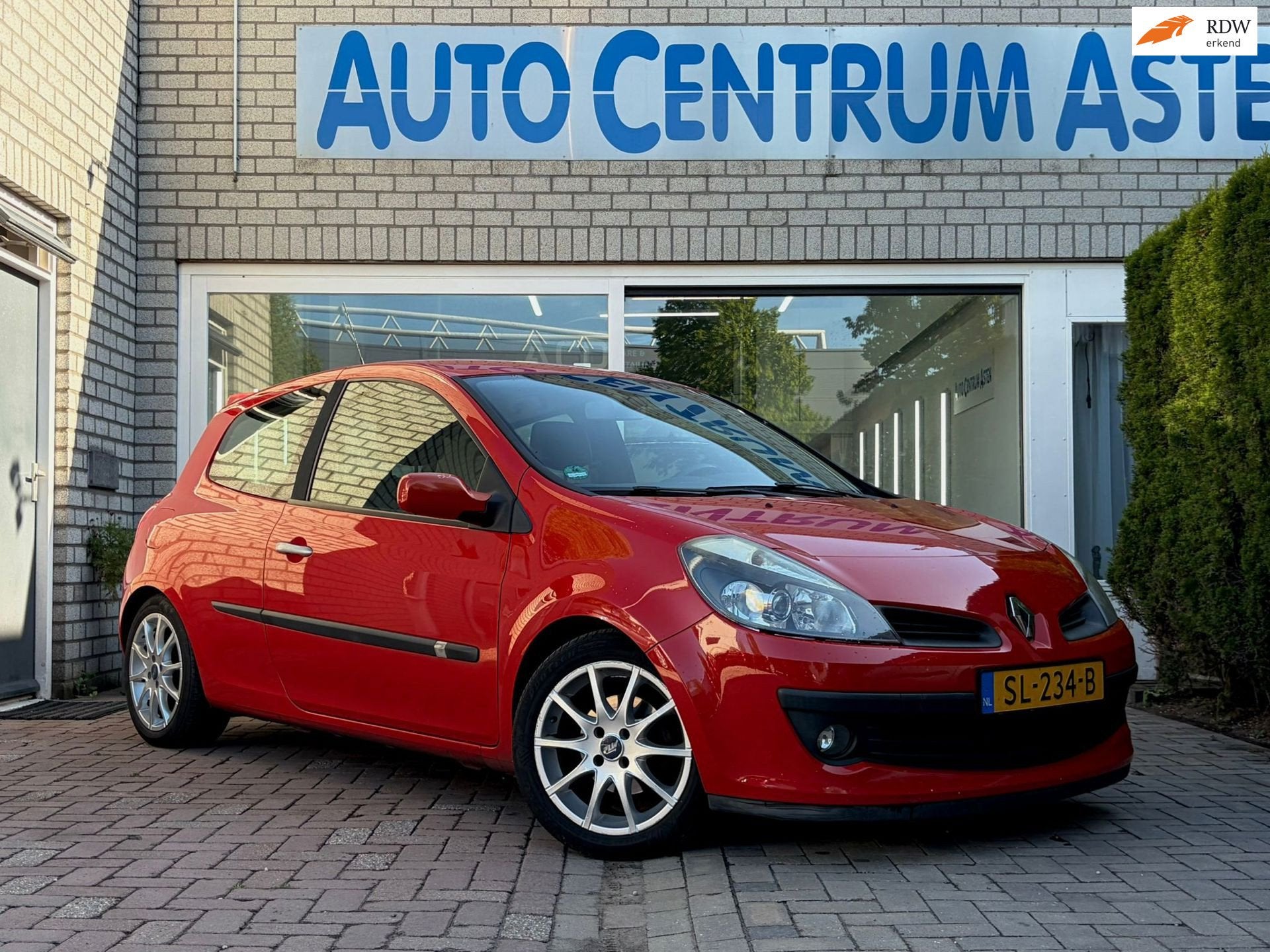 Renault Clio 1.6-16V Dynamique Comfort, Auto's, Renault, Bedrijf, Te koop, Clio, ABS, Airbags, Airconditioning, Automatische klimaatregeling