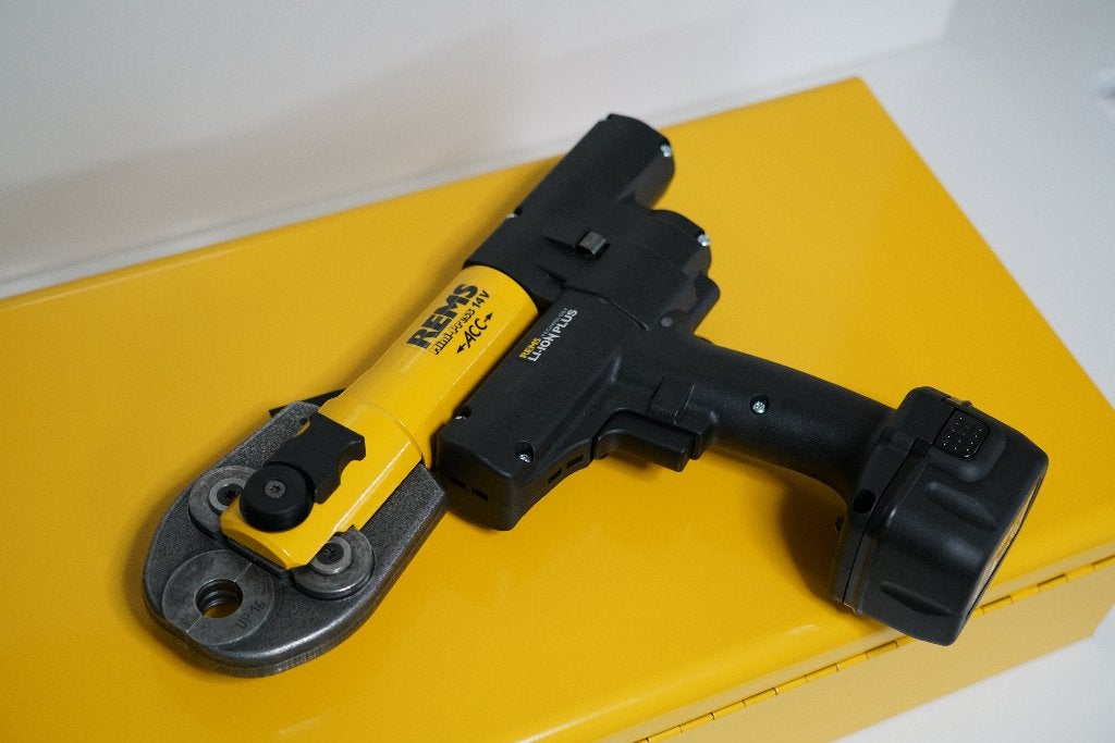 Perstang voor Henco, Uponor etc huren, Doe-het-zelf en Verbouw, Gereedschap | Handgereedschap, Postbus 1631, D-71306 Waiblingen